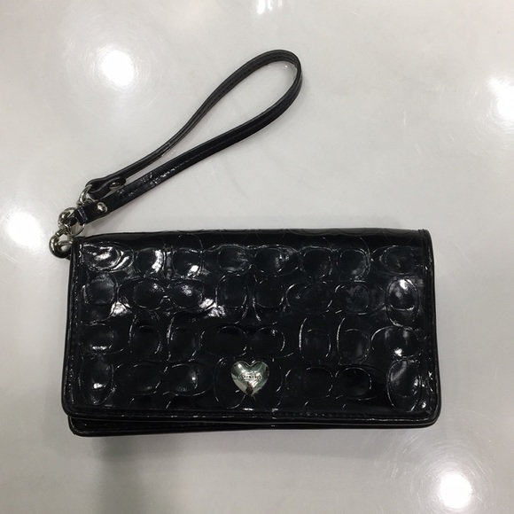 Coach Handbags - 🦋Like New Coach Wristlet